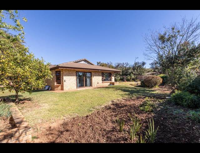 6 BEDROOM HOUSE FOR SALE IN POORTVIEW